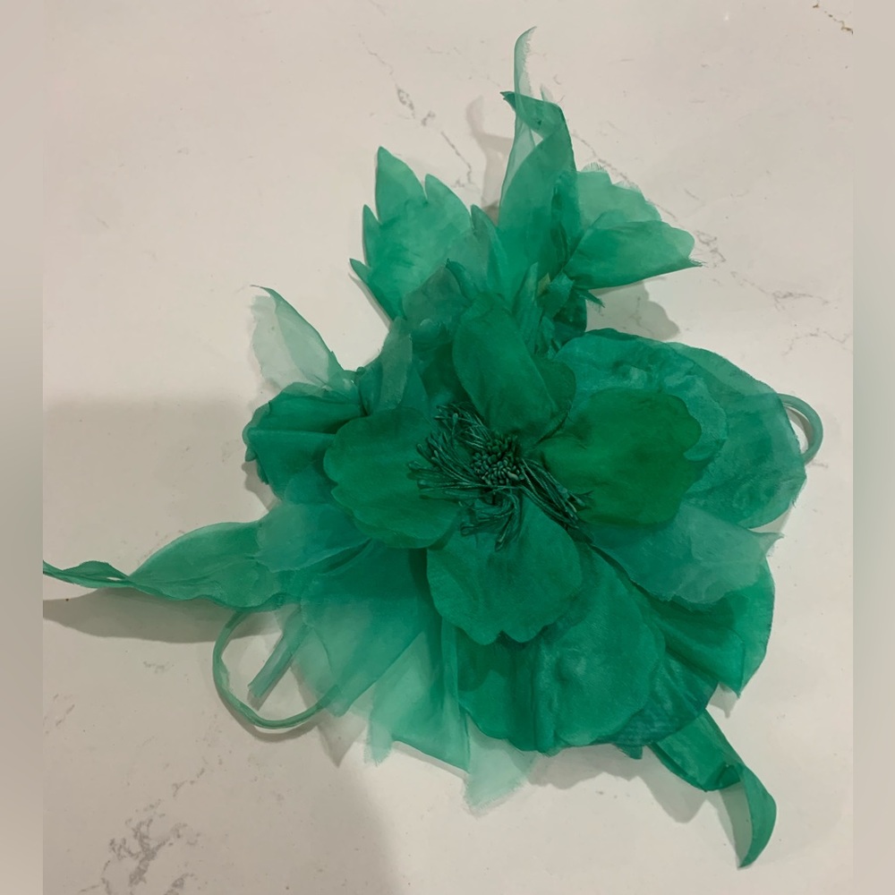 Gucci Oversized Silk Flower Brooch - Picture 2 of 11